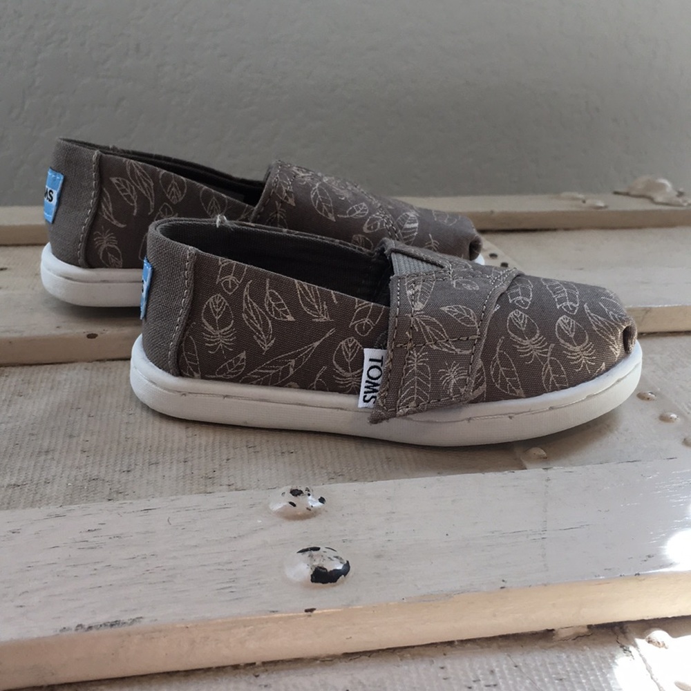 Brown and Gold Feather Toms Size Toddler 5